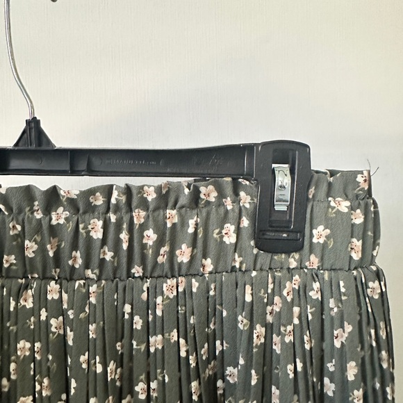 EXLURA Womens High Waist Polka Dot Pleated Skirt Midi Swing Skirt with Pockets - Picture 2 of 3